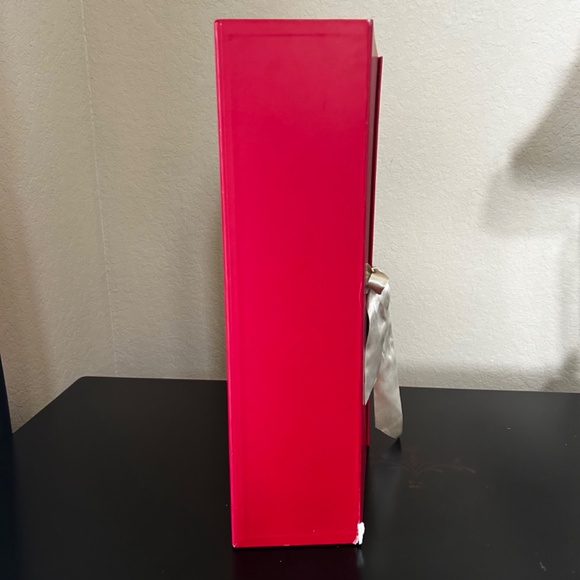 American Girl Doll Red Keepsake Box (RETIRED) - Picture 10 of 14